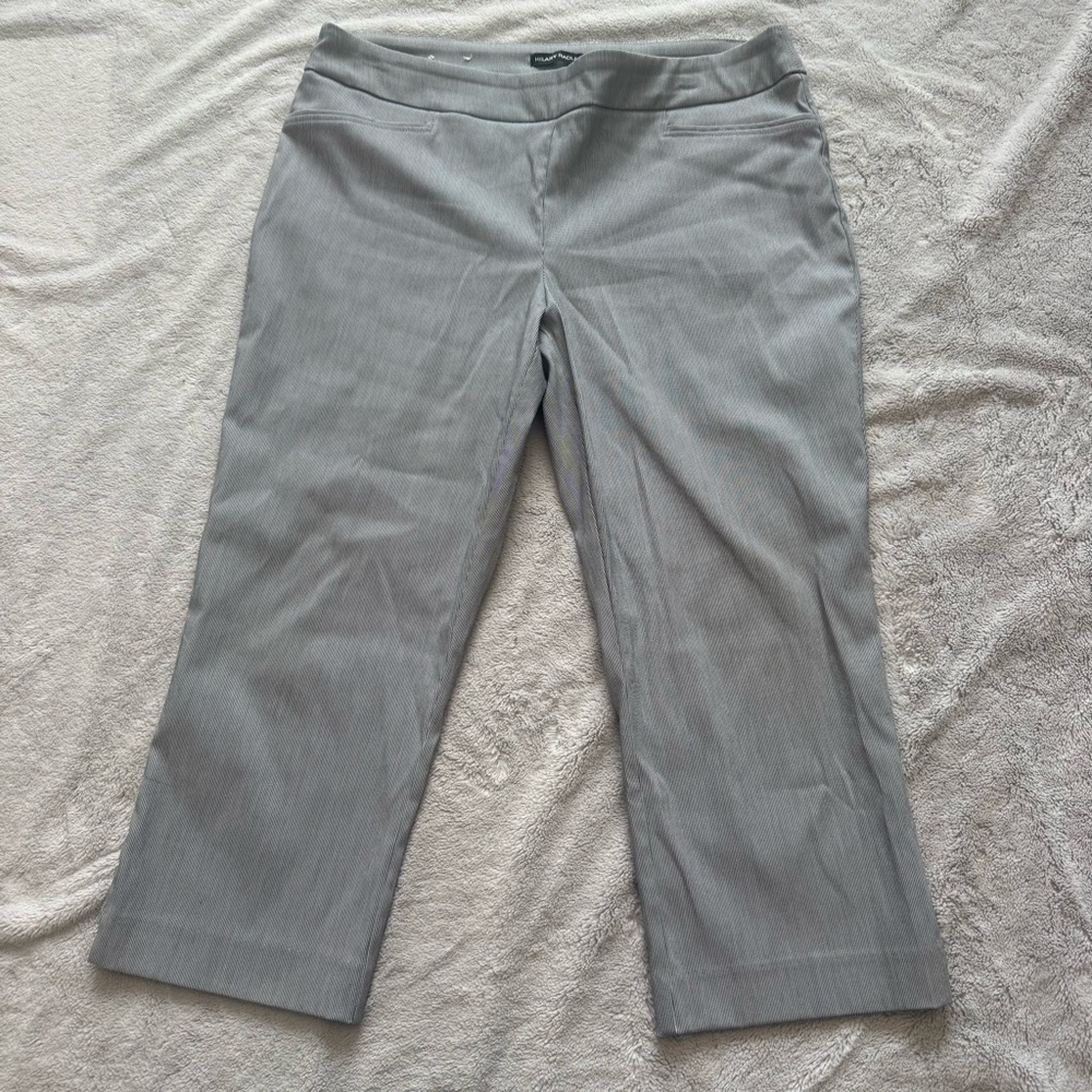 Hilary Radley Women's Gray and White Pinstriped Capri Pull On Pants‎ Size XL